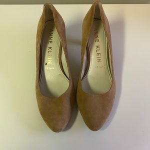 Anne Klein Heel